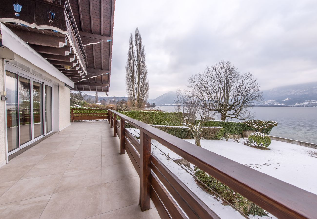 house, luxury, seasonal rental, annecy, holidays, lake access, private pontoon, mountain, hotel, snow, sun, boat 