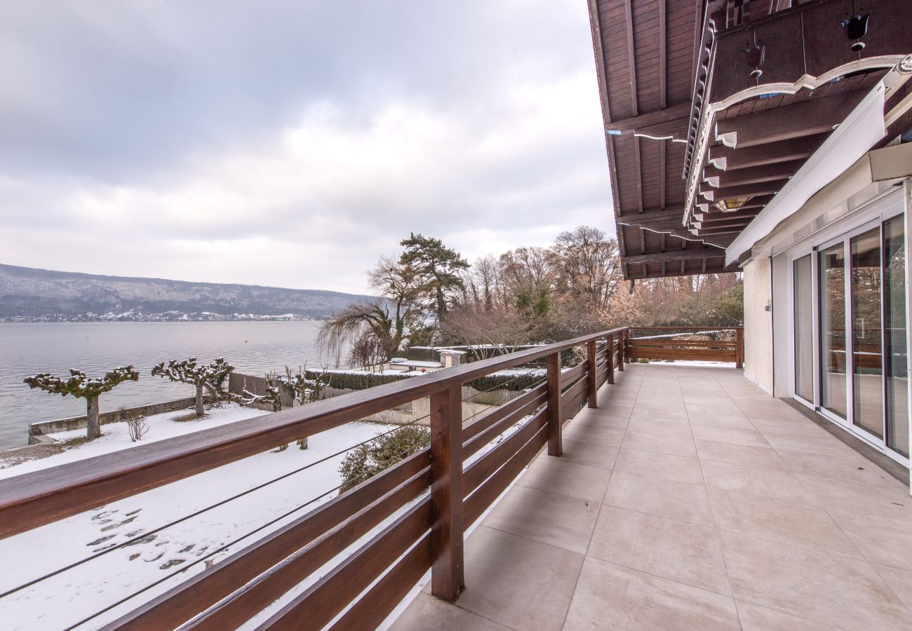 house, luxury, seasonal rental, annecy, holidays, lake access, private pontoon, mountain, hotel, snow, sun, boat 