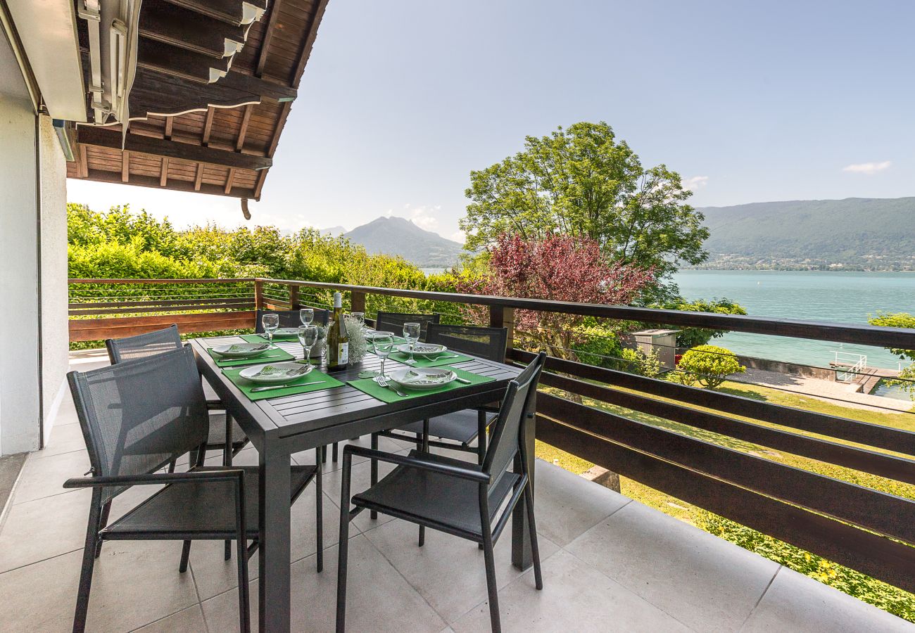family house, for rent, 8 persons, super host, sustainable housing, lake view,  private pontoon, garden, mountains