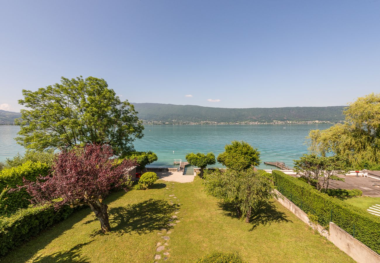 house, luxury, seasonal rental, annecy, holidays, lake access, private pontoon, mountain, hotel, snow, sun, boat 