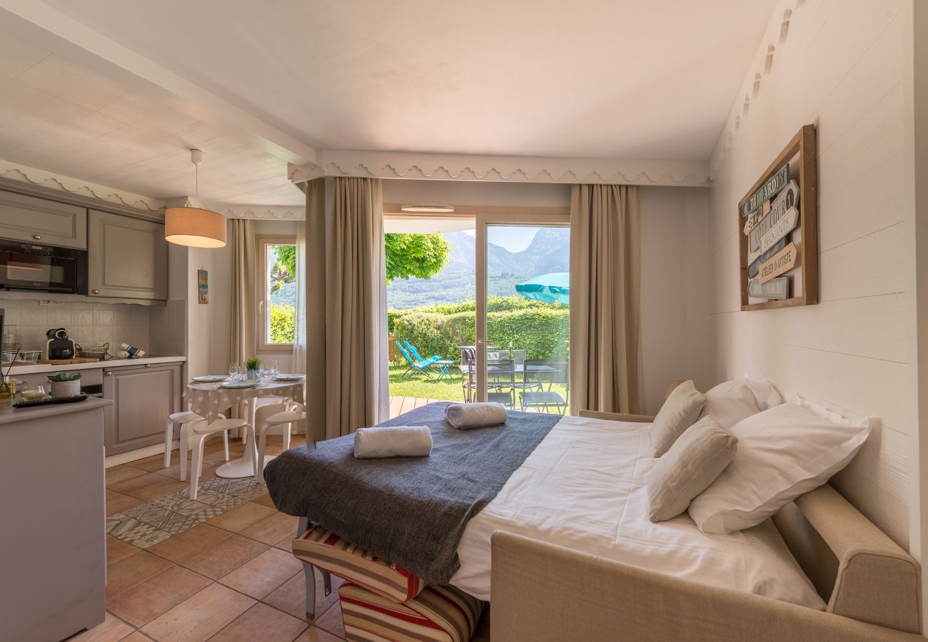 living room, sofa, mountains view, large studio, flat, holidays, rental, location