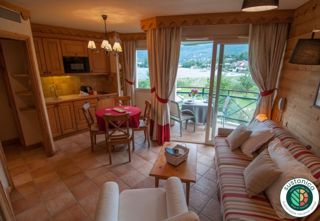 Apartment in Duingt - BAIE DES VOILES - #208 DUPLEX vue lac et Chateau.