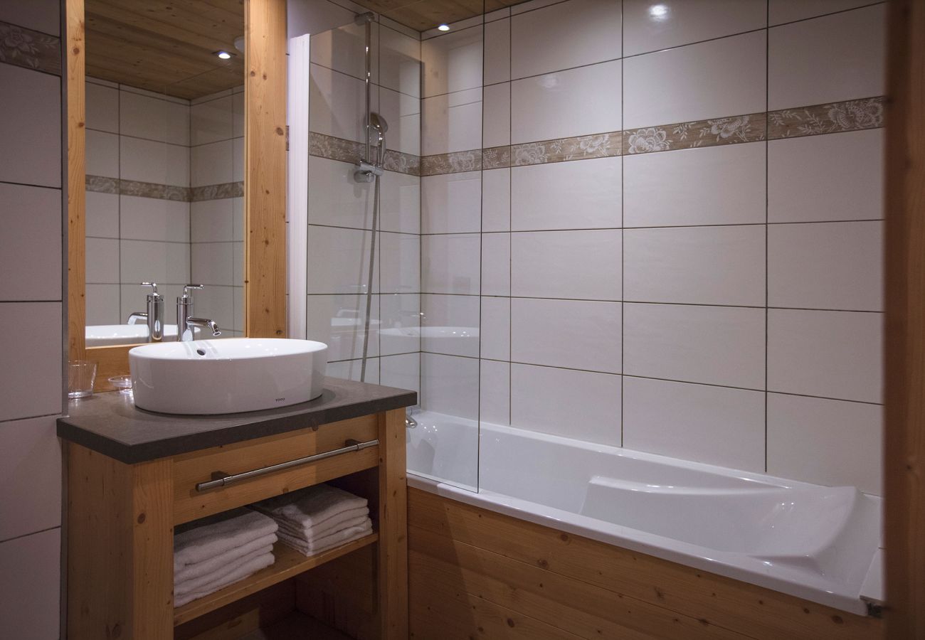 Apartment in La Clusaz - LCZ - Charmant T3 spa aux pieds des pistes, 4*