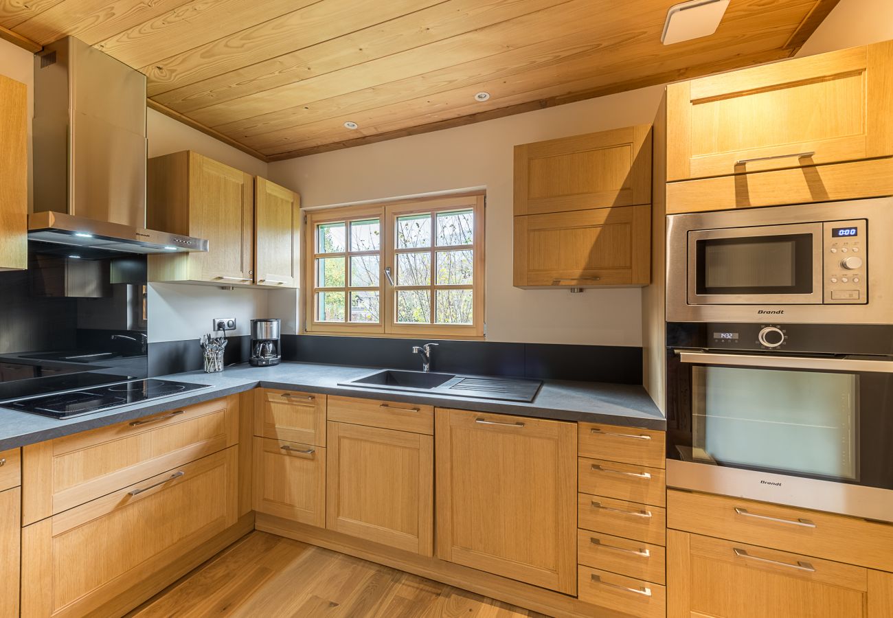equipped kitchen, oven, utensils, christmas in the mountains, snow, place, sun, lake, seasonal rental