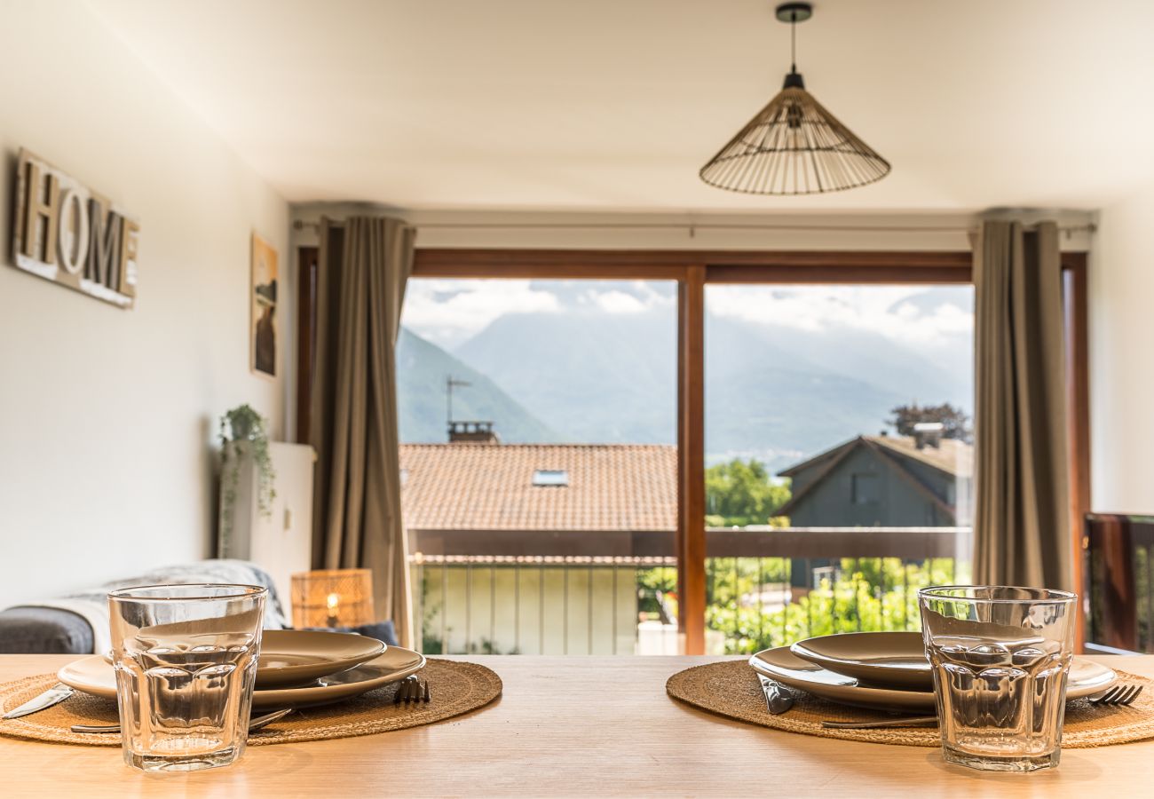 dining room, studio, apartment, luxury, seasonal rental, annecy, vacations, lake, mountain, hotel, snow, sun, cocooning