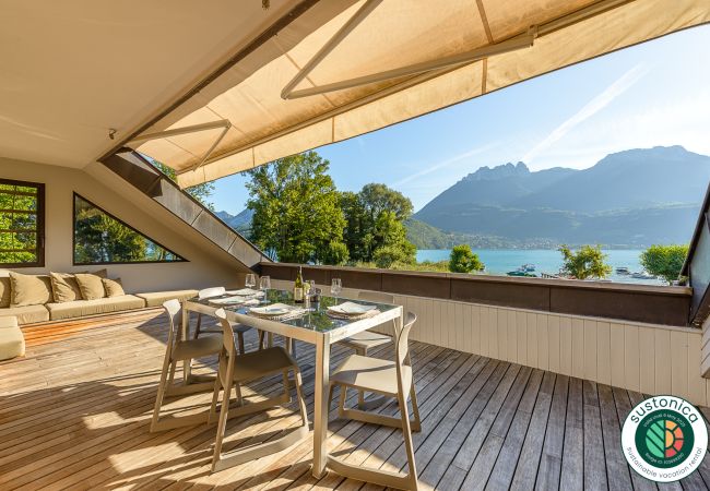 Apartment in Duingt - Le Loft Evasion, pieds dans l'eau. Terrasse XXL