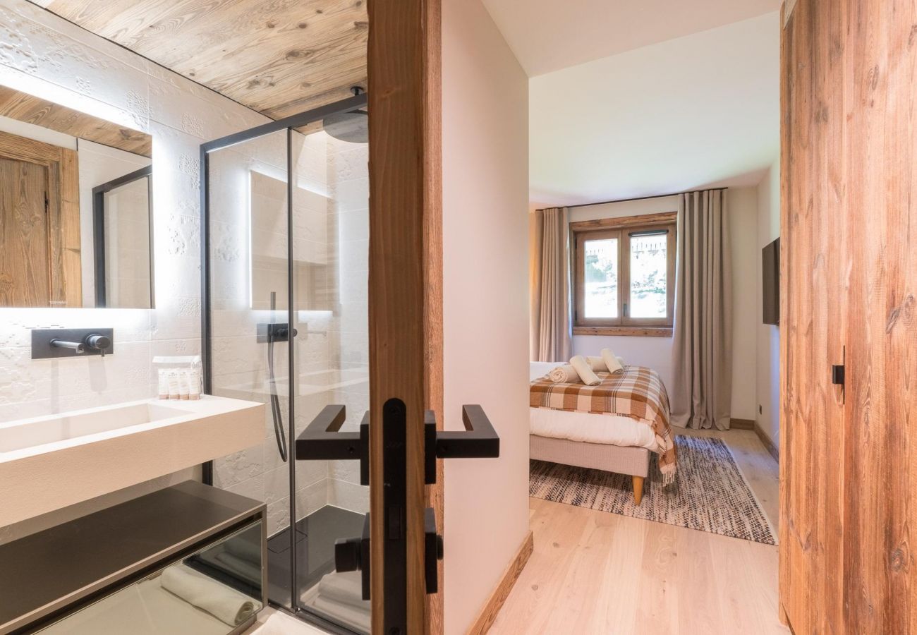 Meribel residence at the foot of the slopes, where to stay in Meribel, cocooning airbnb in the French Alps, ski in out