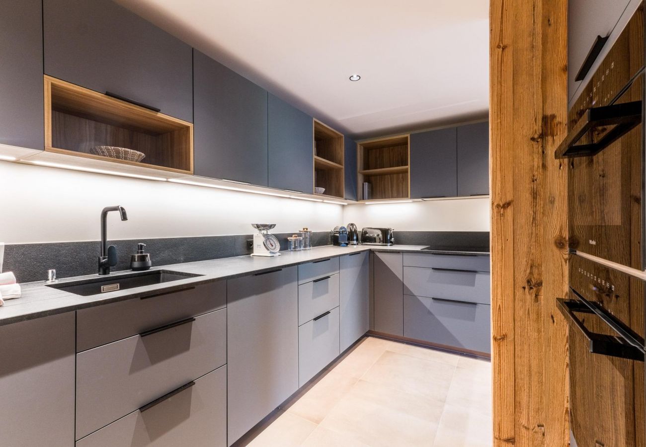 Meribel residence at the foot of the slopes, where to stay in Meribel, cocooning airbnb in the French Alps, ski in out