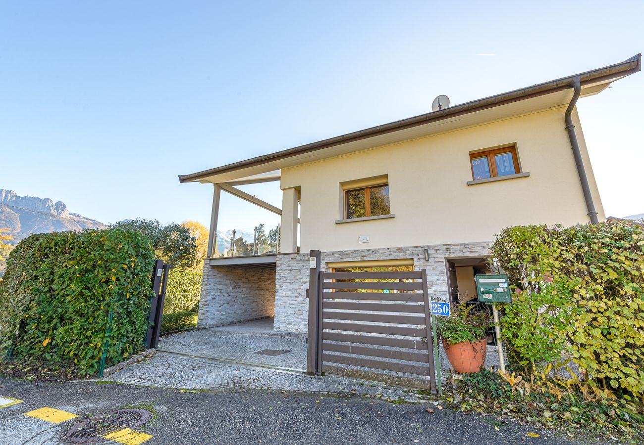 Seasonal rentals, Lake Annecy, Saint-Jorioz, mountains, house, garden, upscale concierge service,
