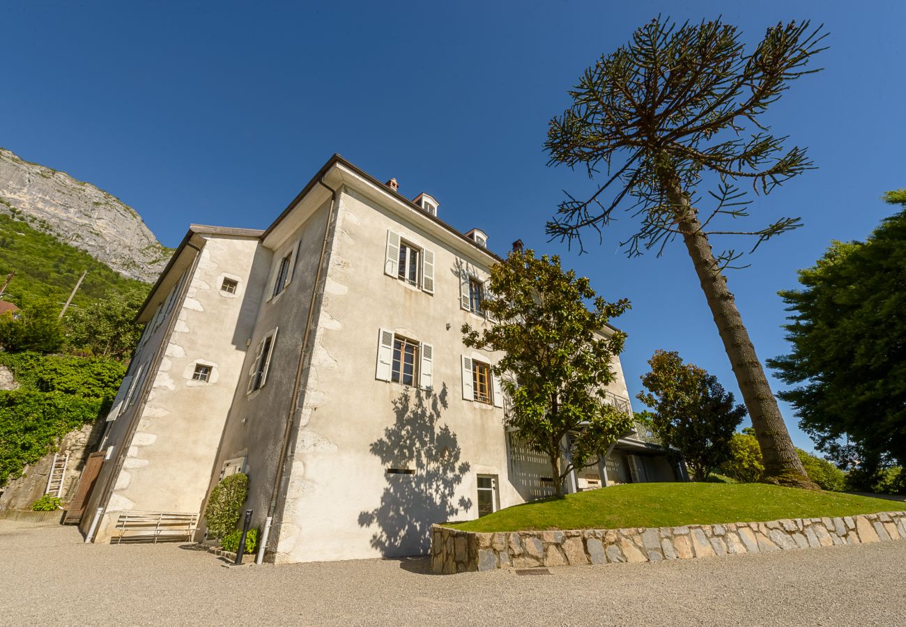 Historical villa, spacious garden, incentive, family