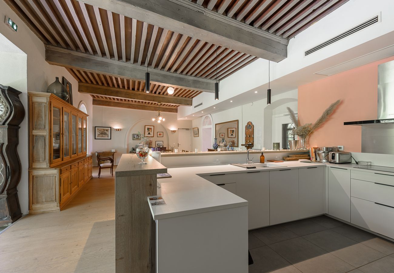 Bright kitchen, enjoy a meal with family or prepared by a private chef