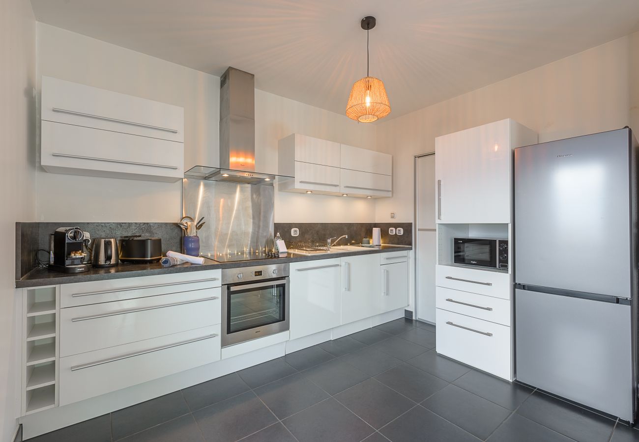 Lake Annecy lakefront rental with lake view, 2 bedrooms and private parking close to shops