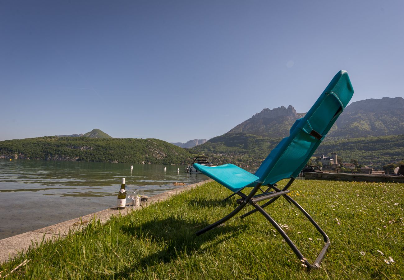Baie des Voiles private beach - waterfront residence