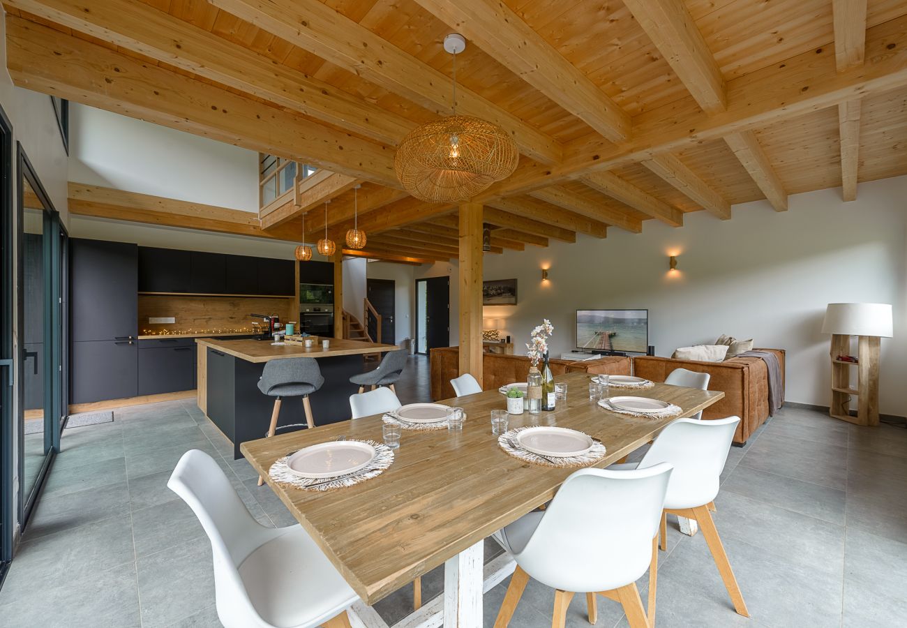 Luxury rental in Annecy with large dining areas for families