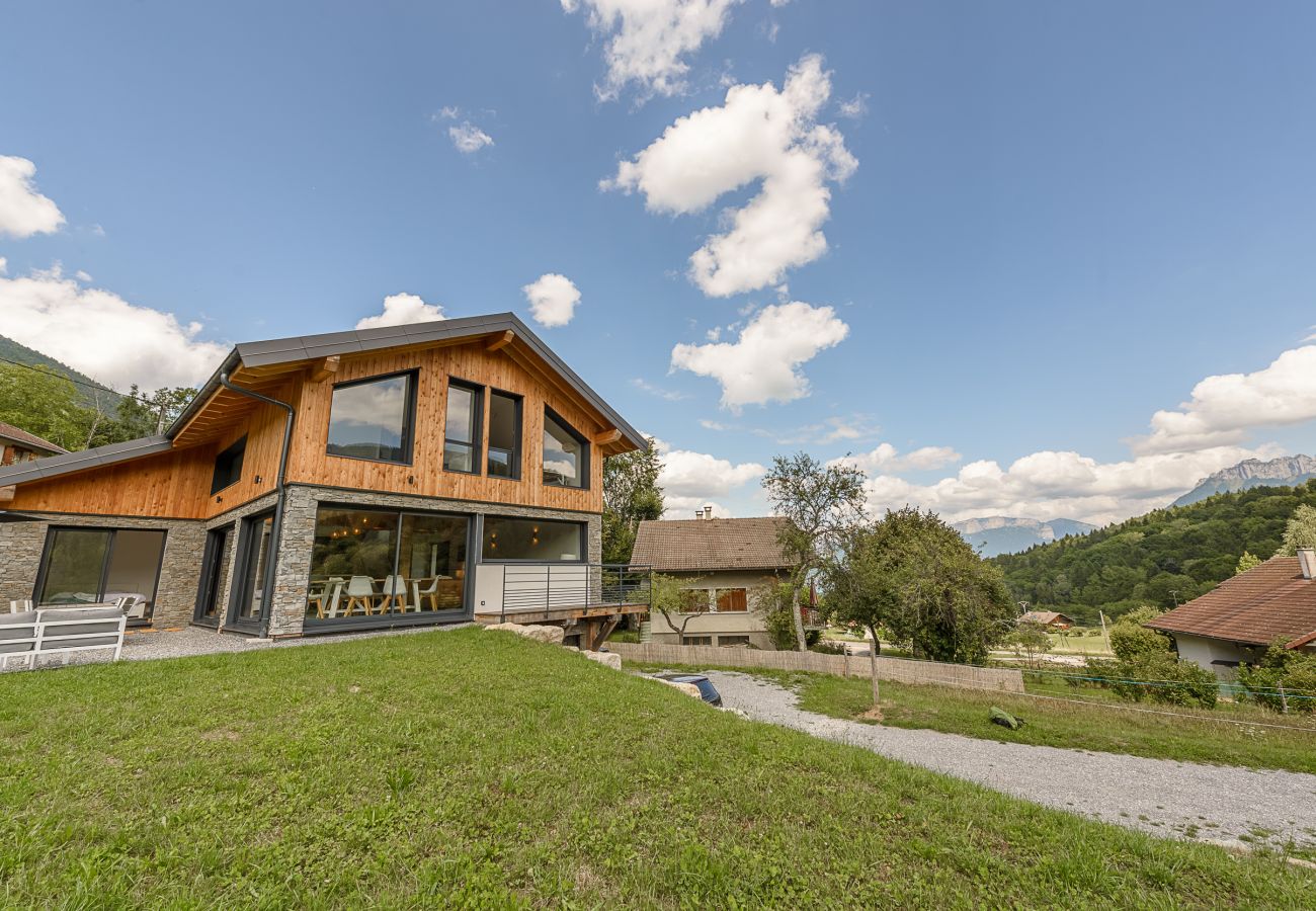Large villa with a view in a quiet location for rent in Annecy