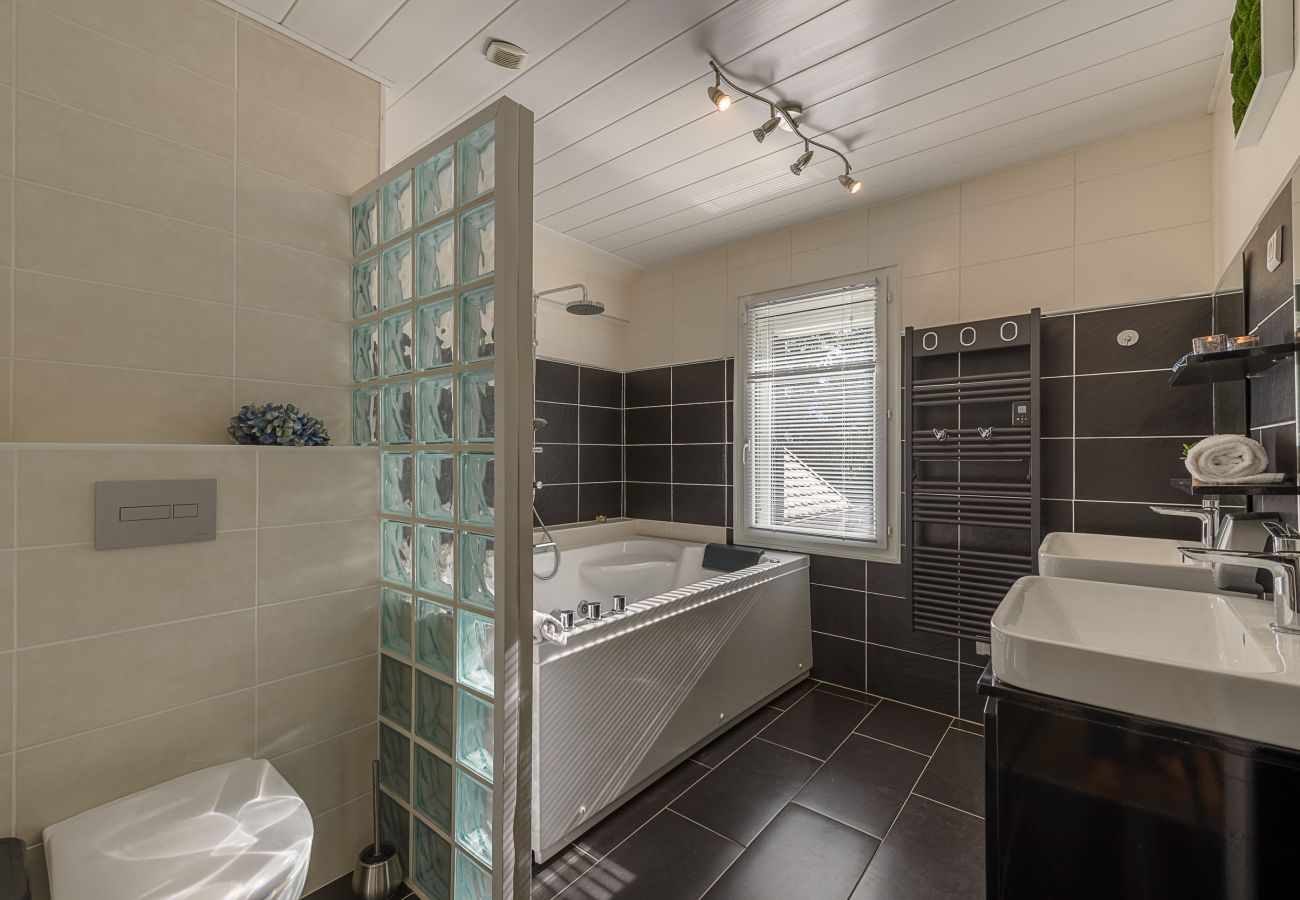 House in Doussard - BREDANNAZ - Belle Evasion, plage privée & jacuzzi