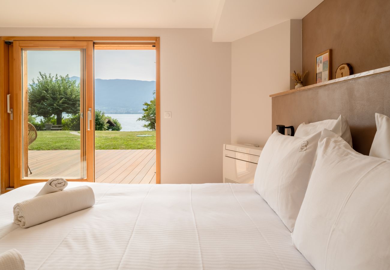 Villa in Veyrier-du-Lac - VEYRIER - Villa Jade, plage privée, 14p