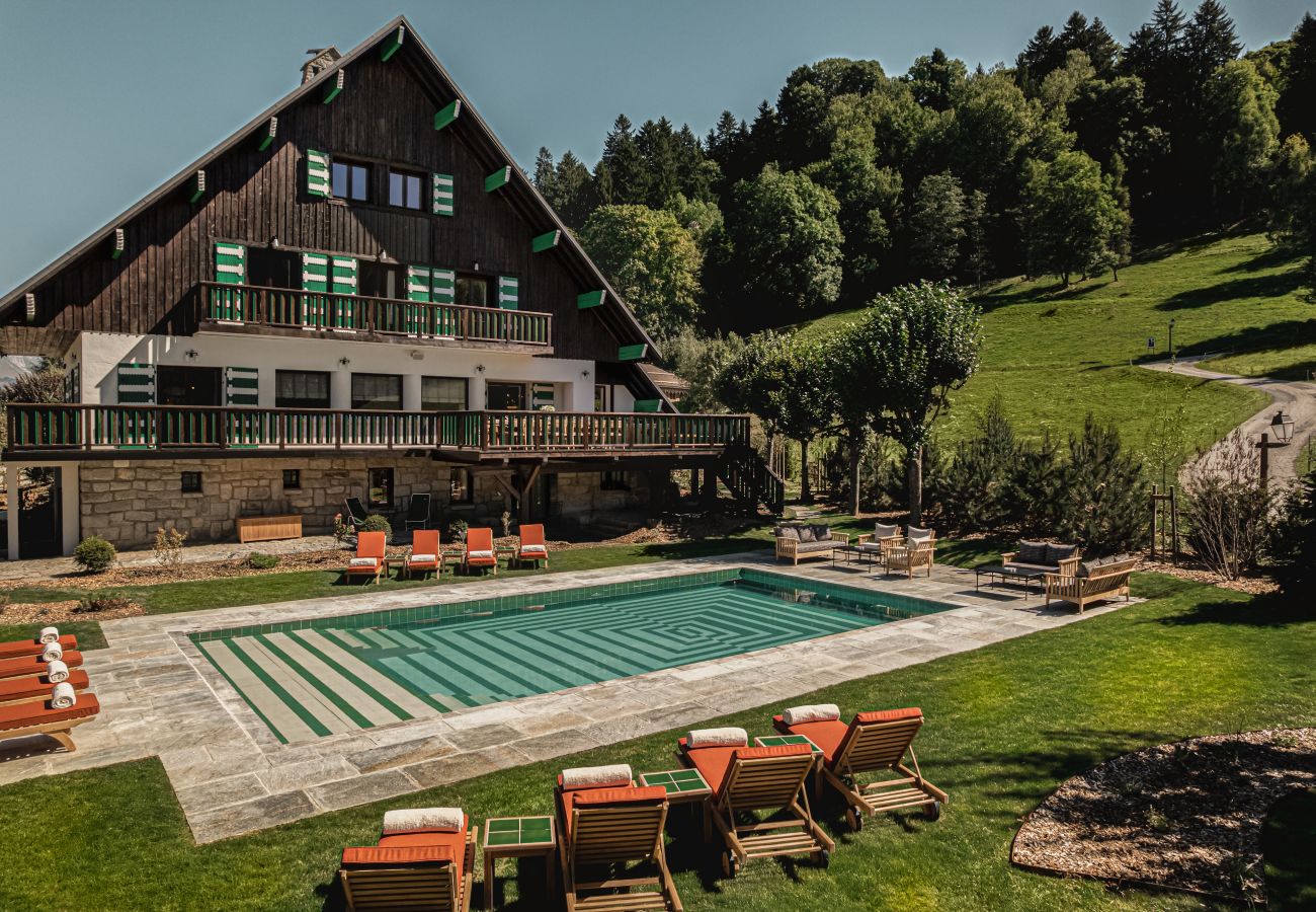 holiday rental with heated swimming pool in Megève