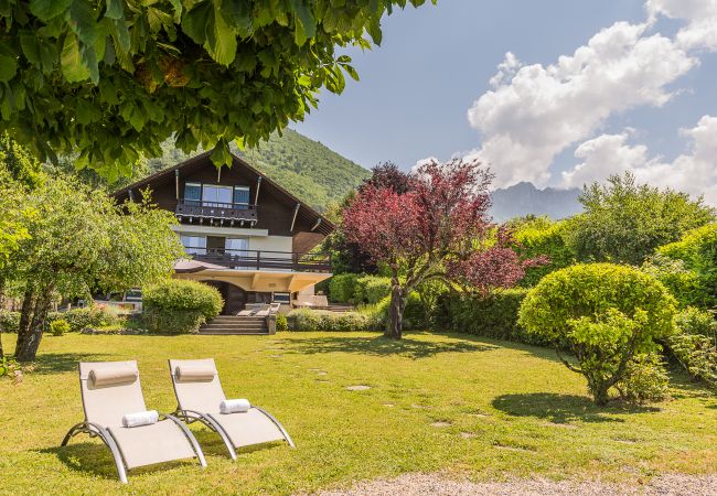 Maison à Veyrier-du-Lac - VEYRIER - Maison avec acces direct au lac & Ponton