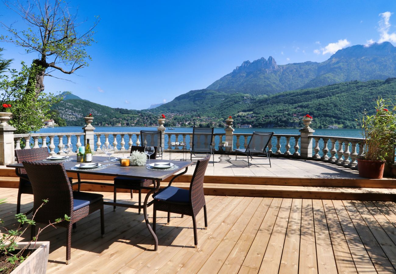 appartement de standing, vue lac, location saisonnière Premium, annecy, conciergerie haut de gamme, vacances, airbnb luxe