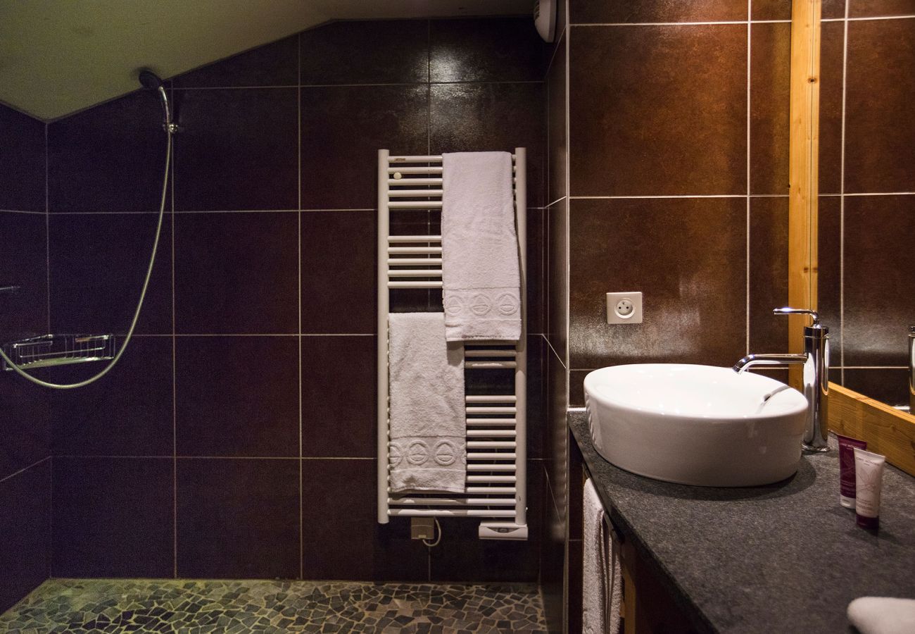 Appartement à La Clusaz - LCZ - Charmant T6 coeur village piscine spa, 4*