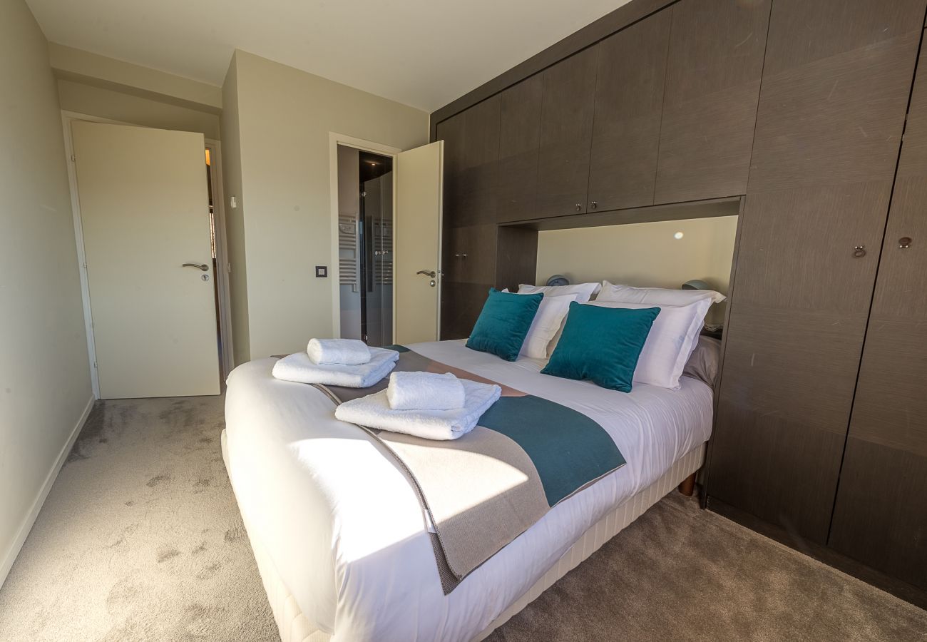 chambre, appartement, luxe, location saisonnière, annecy, vacances, vue lac, montagne, hôtel, neige, soleil, plage, famille 