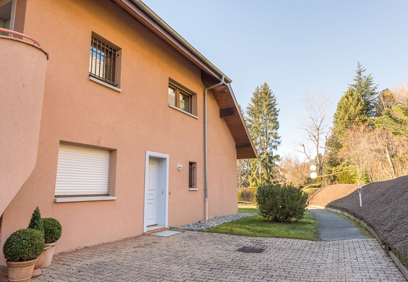 façade, appartement, luxe, location saisonnière, annecy, vacances, vue lac, montagne, hôtel, neige, soleil, plage, famille