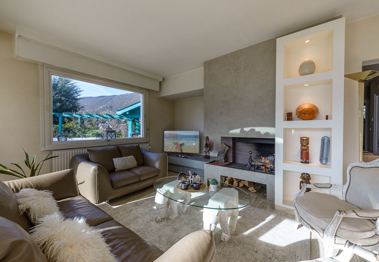 salon lumineux, maison 8 personnes, 4 chambres, haut de gamme, conciergerie de Prestige, services à la carte, hôtel, été