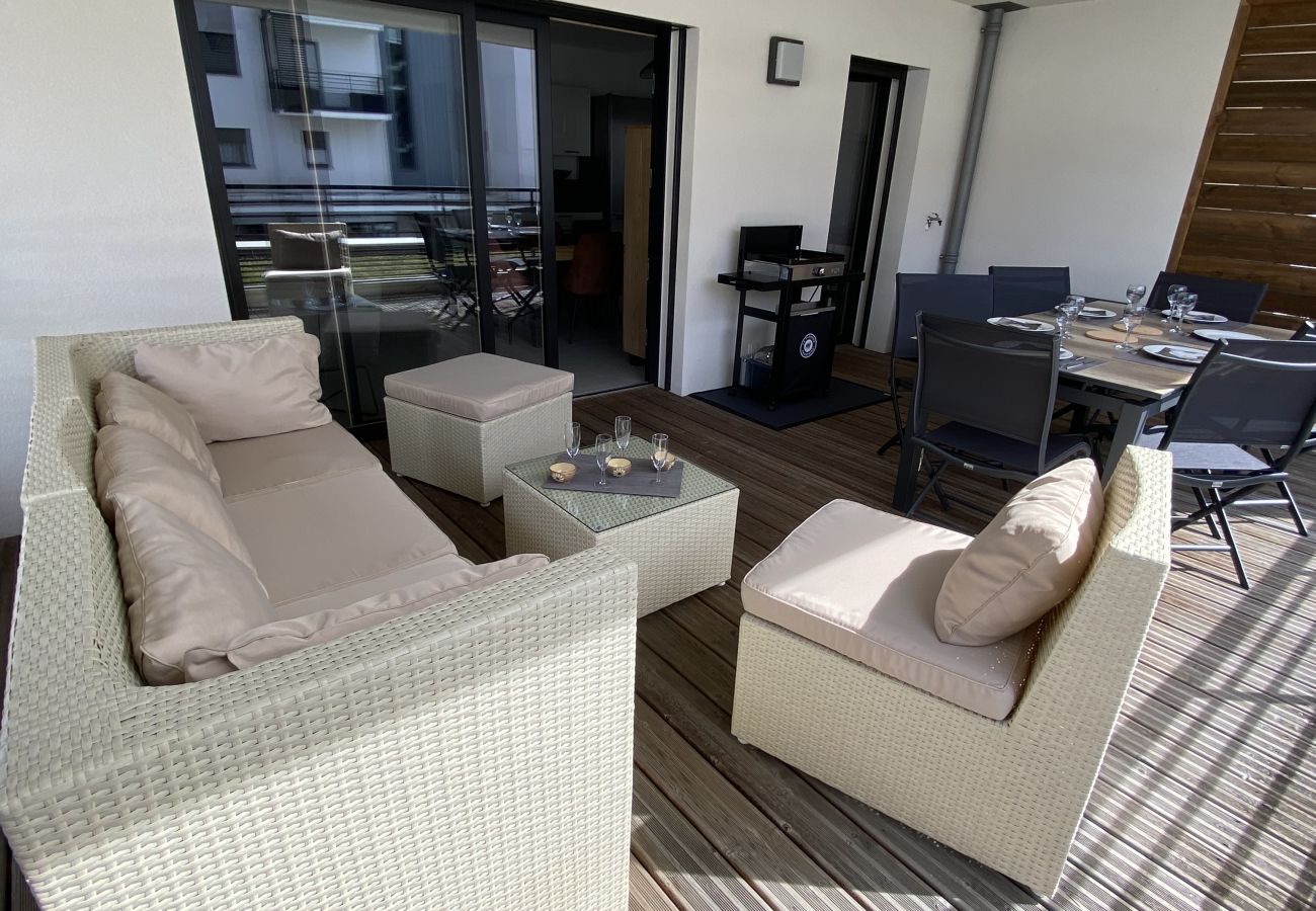 appartement 6 personnes, location saisonnière, conciergerie haut de gamme, vacances, hôtel, annecy, été, airbnb