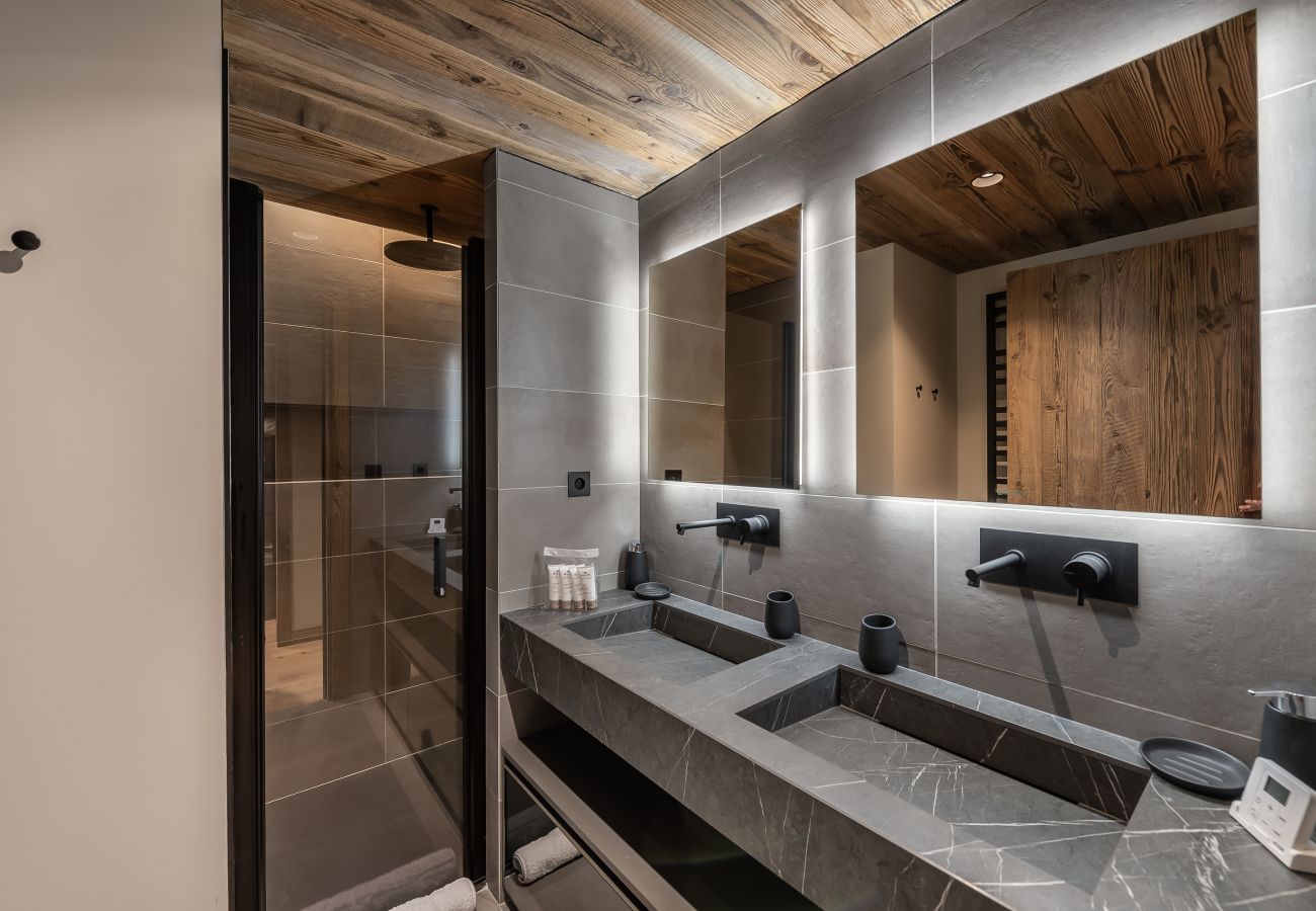 Salle de Douche - Élégance et Confort après une journée de ski