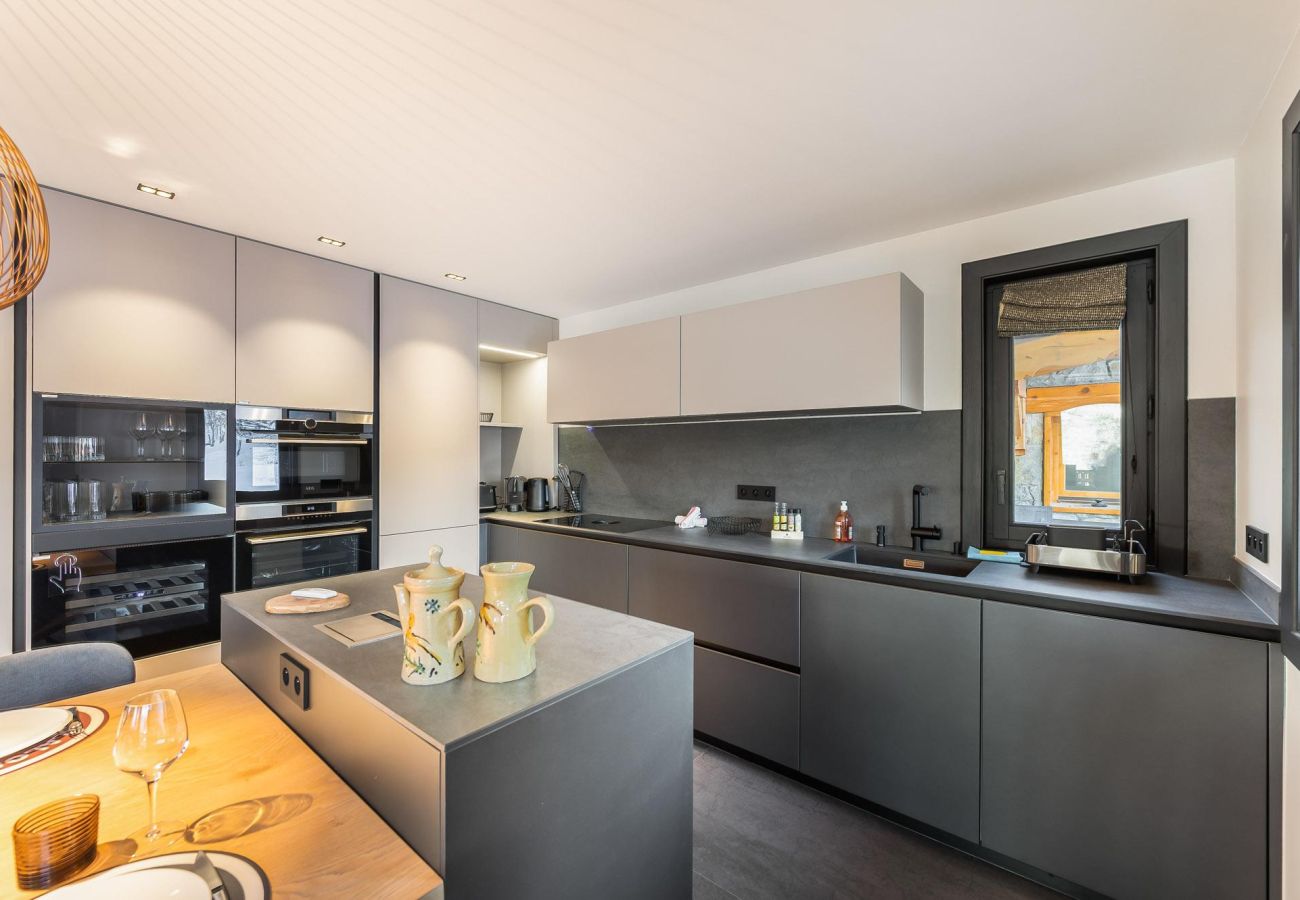 Chalet Méribelle, location en montagne, vacances au ski avec jacuzzi et vue panoramique, chalet de luxe, équipements modernes