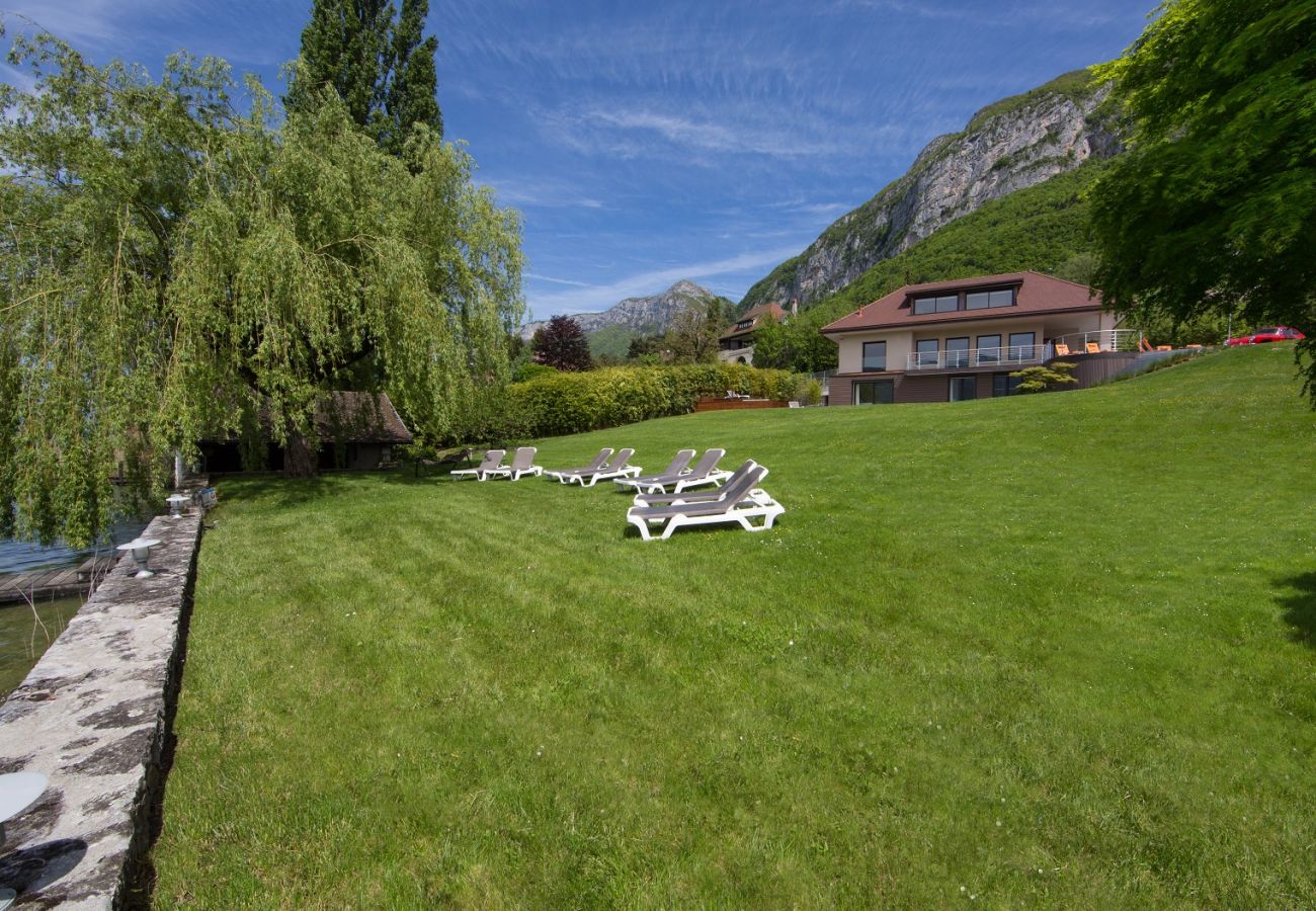 Villa à Veyrier-du-Lac - VEYRIER - Villa Eloria 5★, plage privée, 10p