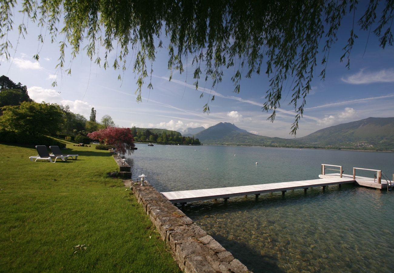 Villa à Veyrier-du-Lac - VEYRIER - Villa Eloria 5★, plage privée, 10p