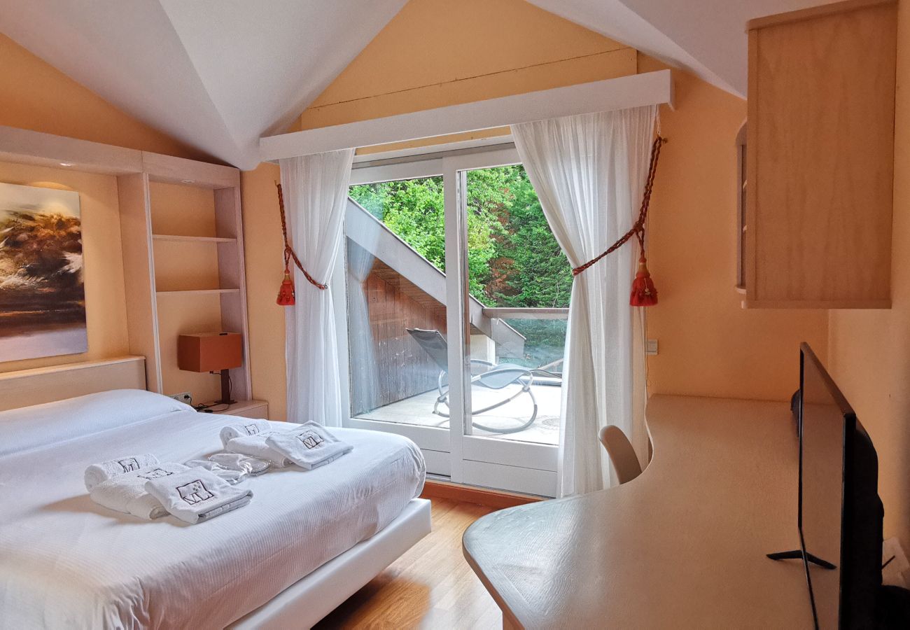 Villa à Veyrier-du-Lac - VEYRIER - Villa Azurea 5★, plage privée, 10p