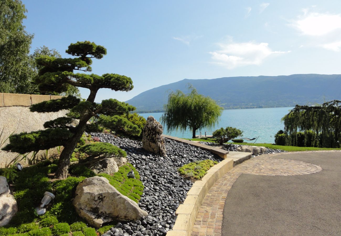 Villa à Veyrier-du-Lac - VEYRIER - Villa Azurea 5★, plage privée, 10p